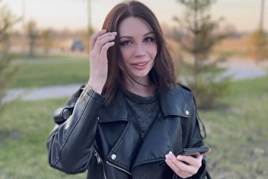 C'est l'inverse : une fille étrangère a séduit pour du sexe et s'est assise sur ma bouche avec sa chatte