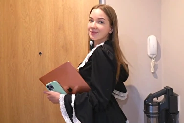 C'est ma nouvelle assistante 👋 Je n'ai pas compris pourquoi elle n'était pas encore à genoux