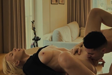 Regardez la passion entre nous - prêt à la lécher jusqu'à l'orgasme 👅