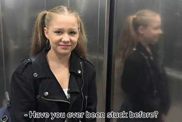 Oh, nous sommes coincés 😱 Au fait, avez-vous déjà été baisé dans l'ascenseur ?