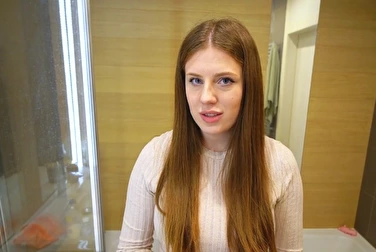 Il suce bien, et se lève en levrette - et putain, il n'a pas bien nettoyé 🙄