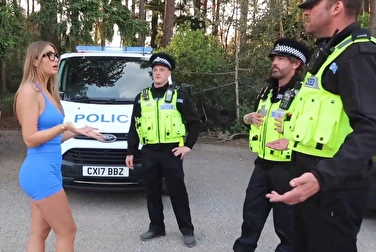 Elle a sucé 3 flics - elle sait gérer les conflits 💪🏻