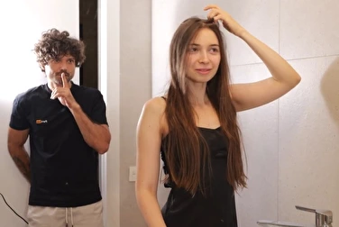 J'ai baisé la petite amie d'un ami dans les toilettes - pourquoi, il était ivre, c'était son anniversaire