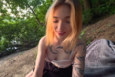 Vous voulez du sexe en public 👀 Ok, je vais vous baiser dans un endroit sympa