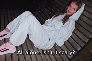 Elle me fait une fellation pendant que son mari dort - est-ce que c'est acceptable ? 🙄 Elle me fait une fellation pendant que son mari dort - est-ce que c'est acceptable ? 🙄