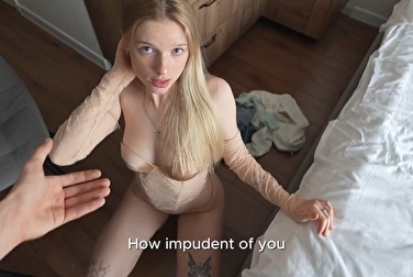 Pourriez-vous faire cela ? Elle a juste écarté ses jolies jambes et s'est procuré un nouvel iPhone