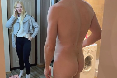 Oh, désolé, je me suis trompé de porte. Oh, eh bien, baisez-moi maintenant