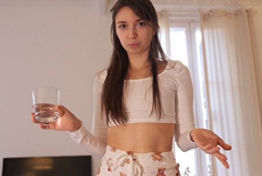 Vous avez décidé de séduire mon frère avec votre cul ? Je suis prêt à payer pour ça, espèce de salope !