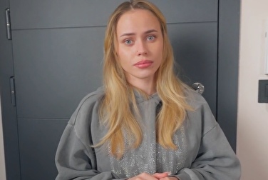 La livreuse est arrivée sans commande, alors je lui ai tout de suite proposé du sexe