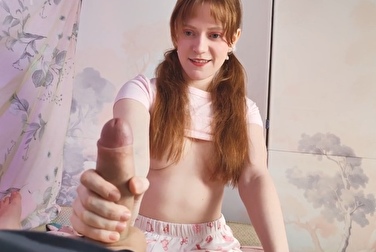 Demander à voir sa bite et montrer ses seins - j'aime bien ça