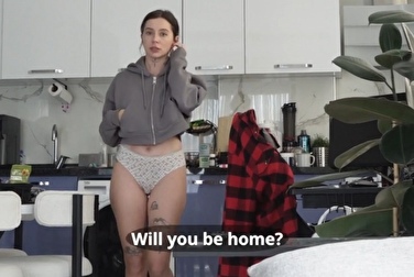 Je ne laisse même pas son copain me prendre par derrière ! Et mon père s'y est introduit sans même demander