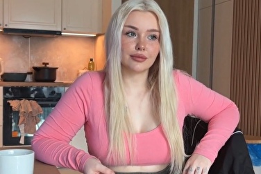 Qui aurait pu imaginer que ma sœur était aussi sexy ? Je lui ai tout de suite fait des avances