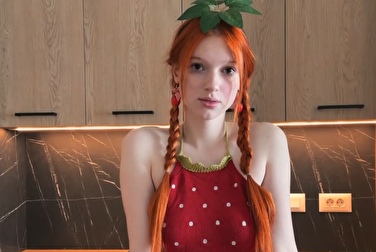 Une banane est apparue sur une fraise 🫢 Les scénarios des « Reels » en sont arrivés jusqu'au porno 🔞